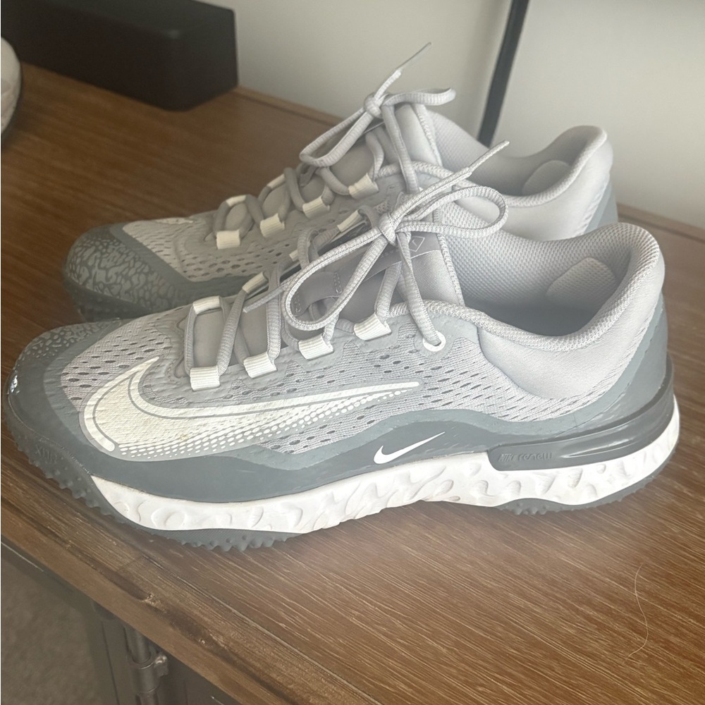 Nike Light Gray Alpha Huarache Elute turf baseball shoe
